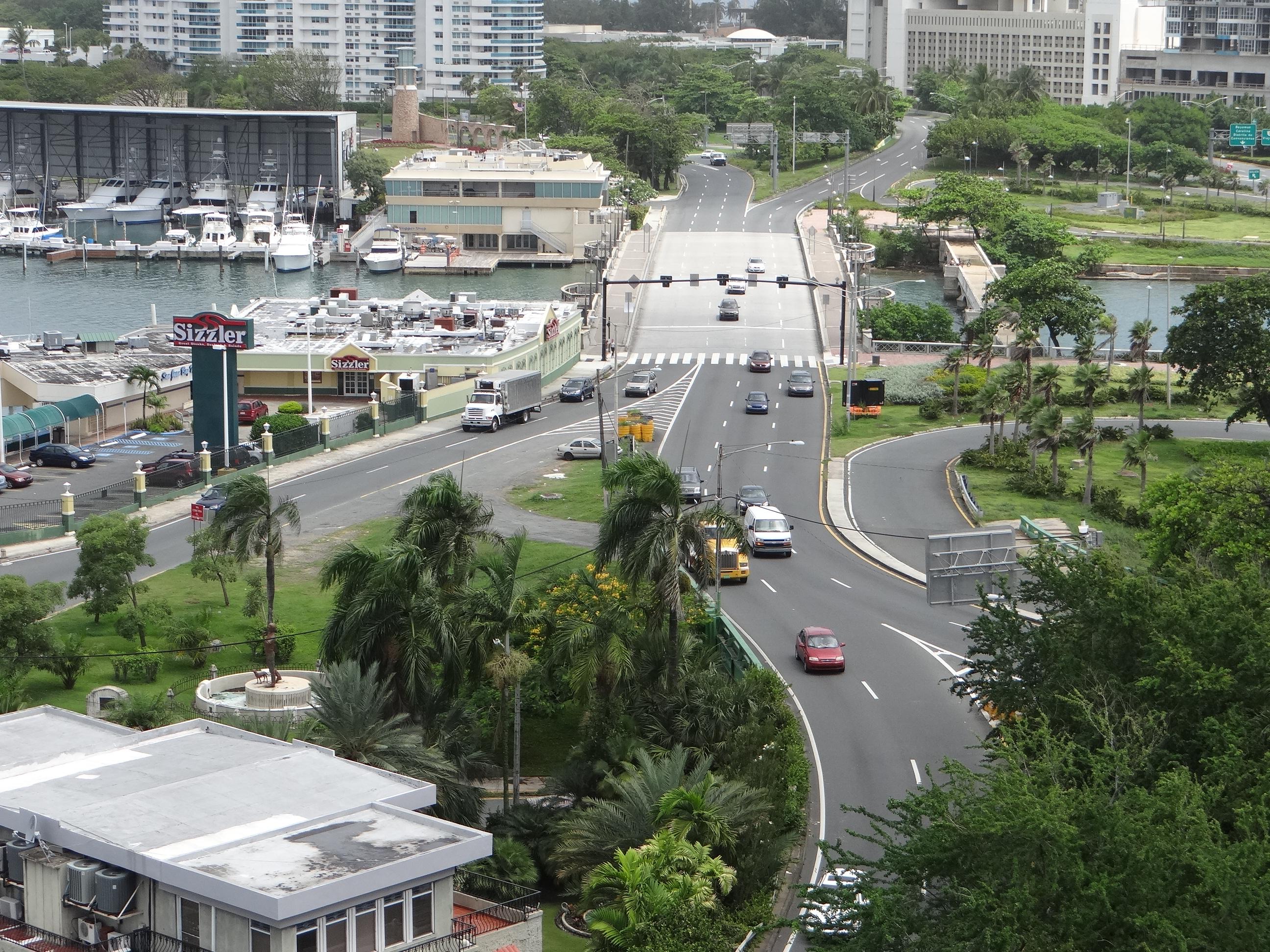 Vista desde la azotea del Edificio del Departamento de Justicia - San Juan (Miramar) - 2013 00026